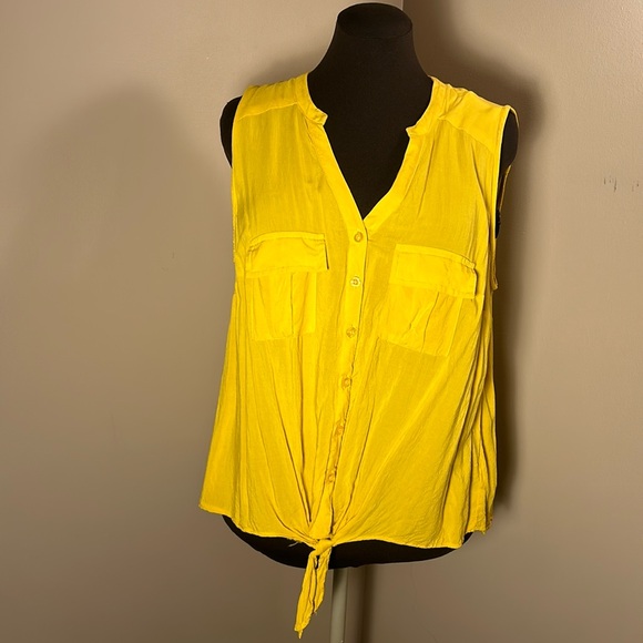 TORRID Yellow Sleeveless Button Down Top with Tie Bottom - Picture 1 of 8